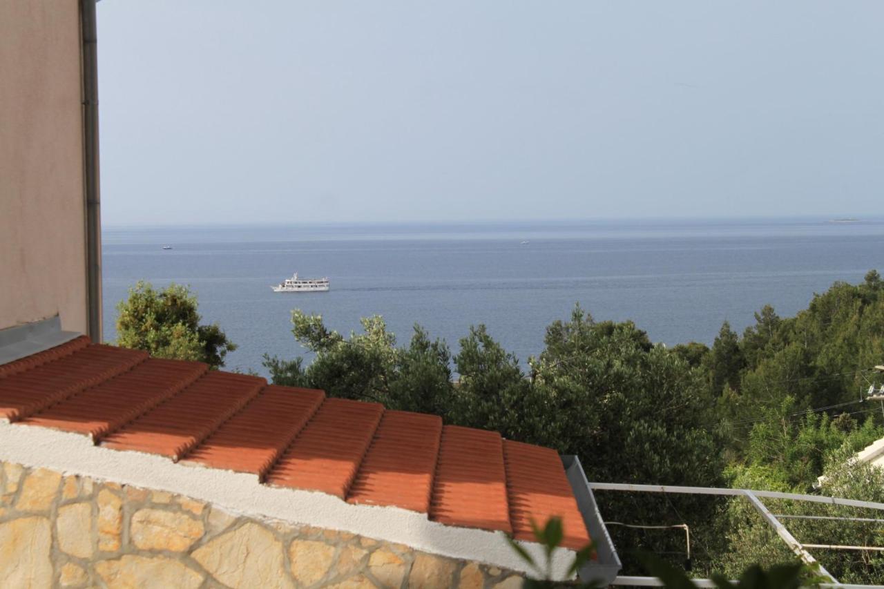 Apartments With A Parking Space Ivan Dolac, Hvar - 8753 Exterior photo